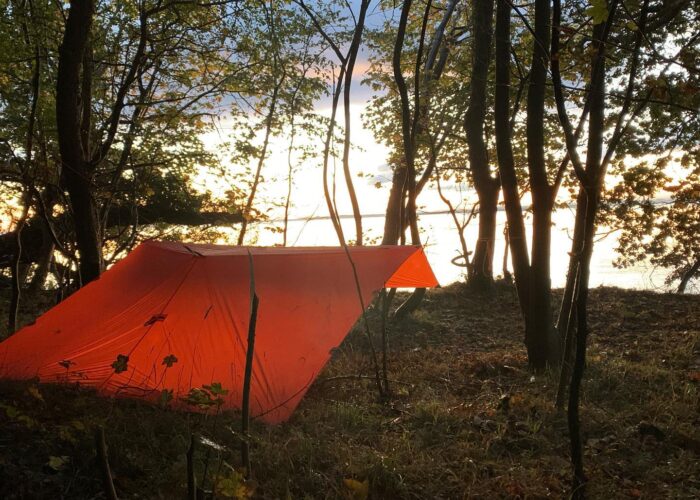 Kusus i at sætte en tarp op